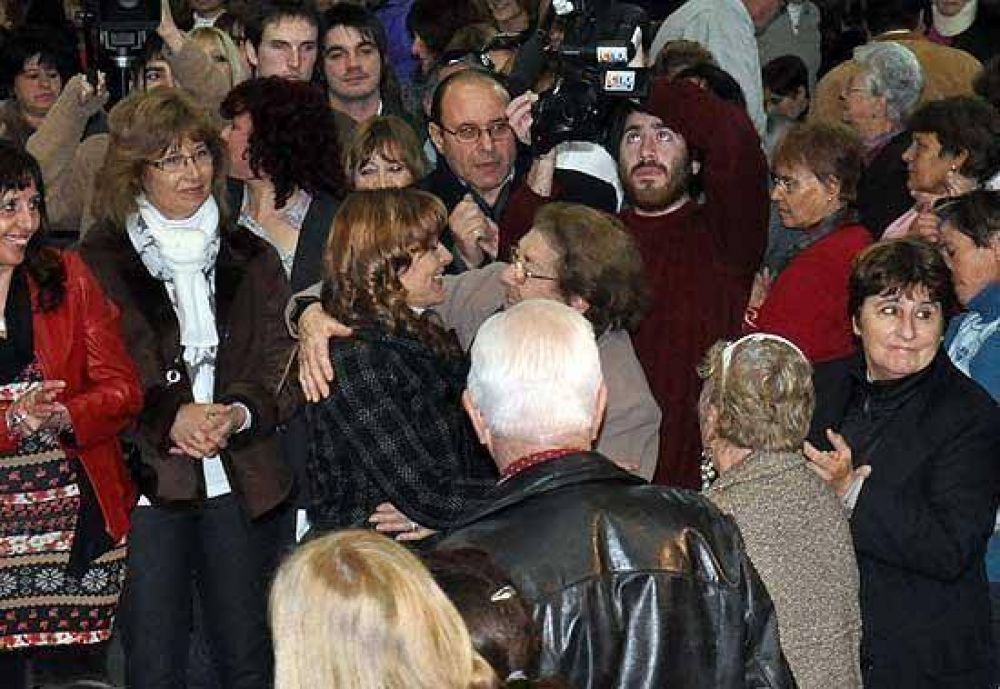 Adriana Capuano present� su lista en Mariano Moreno  