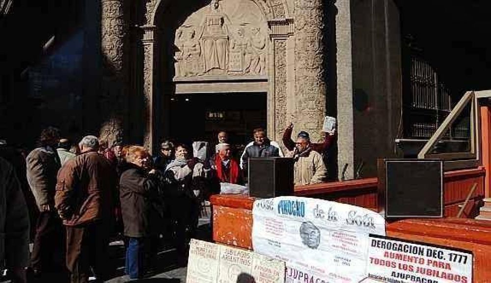La Caja arregl� pago del primer juicio por el decreto de Mestre