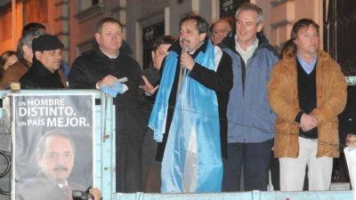 Alfons�n se entusiasm� con una caravana por Paran�