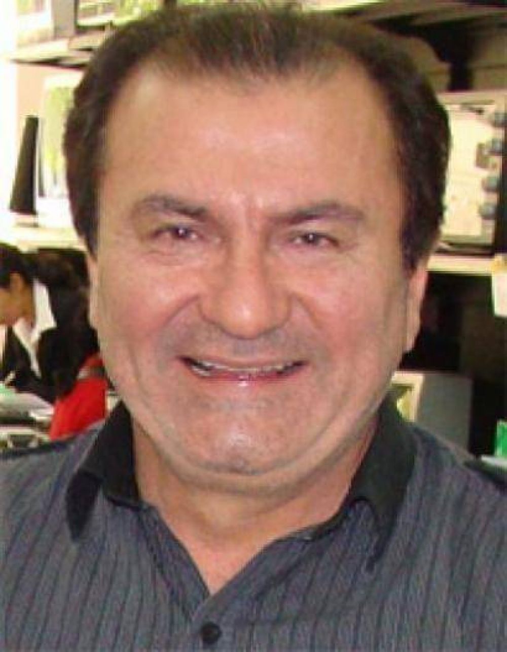 Perelli, con j�venes del barrio Obrero
