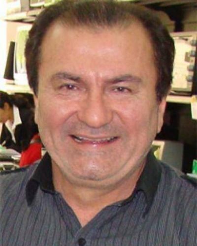 Perelli, con j�venes del barrio Obrero