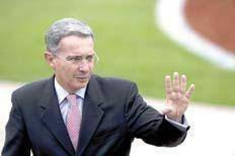 Uribe y leales en aprietos