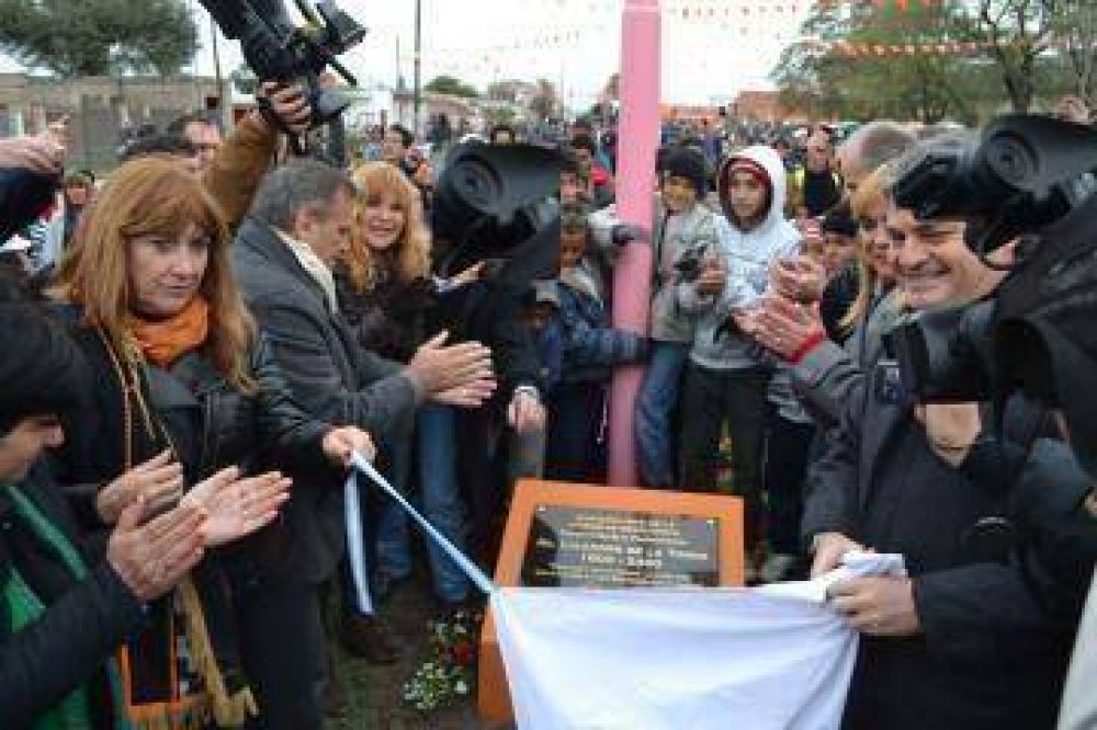 EN VILLA LIBERTAD, AIDA AYALA INAUGURO PAVIMENTO DE LA AVENIDA LISANDRO DE LA TORRE