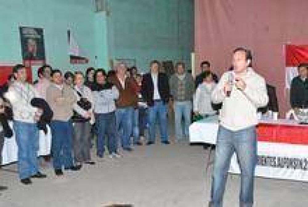 Radicales buscan ganar apoyo en las barriadas capitalinas