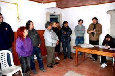 Vecinos del Barrio Capdep�n limpiaron las calles y veredas 