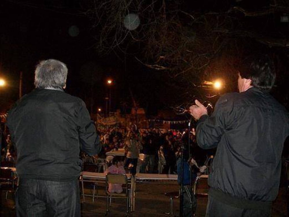 OMAR LOPEZ JUNTO AL CANDIDATO A CONCEJAL �TATA� CHAZARRETA EN MONTE CHINGOLO
