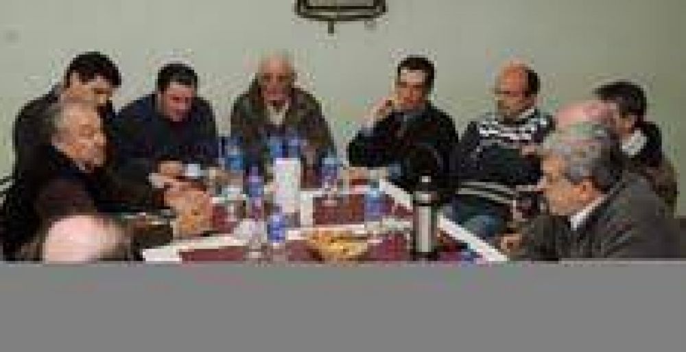 Dom�nguez se reuni� con productores de granos y porcinos 