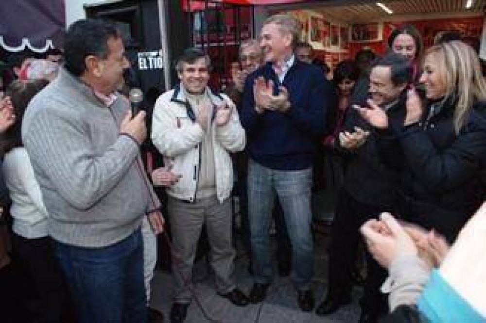 De Narv�ez inaugur� el local partidario de Guillermo Britos  