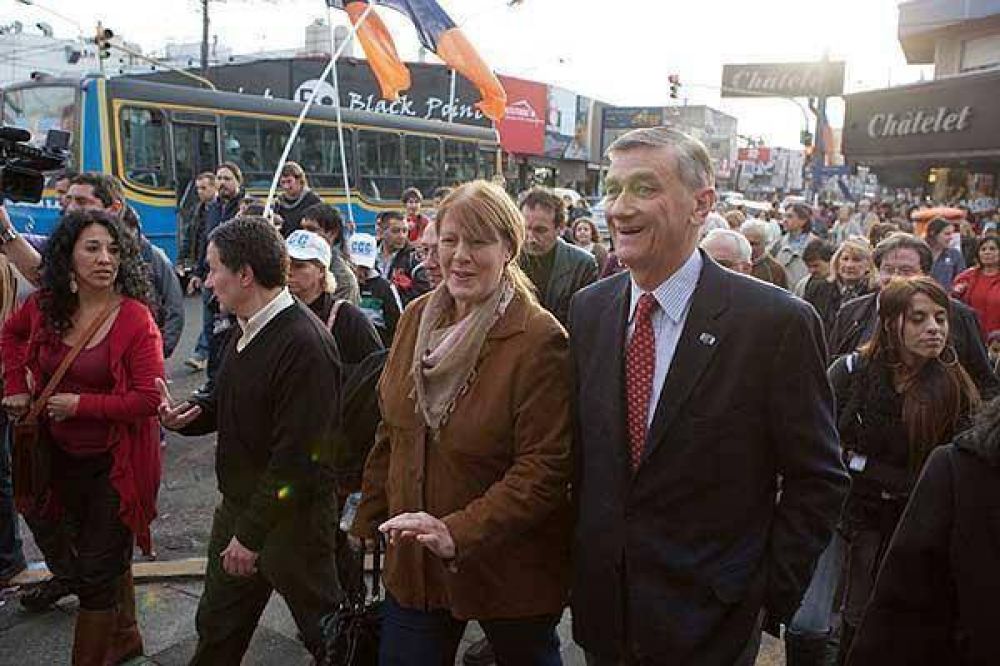 Para Binner, �Macri, Duhalde y De Narv�ez son el pasado�