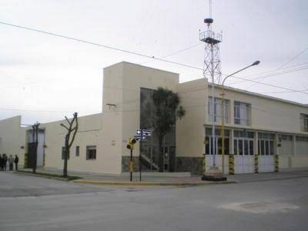 AMBROSIUS Y SU EQUIPO VISITAN A LOS BOMBEROS    