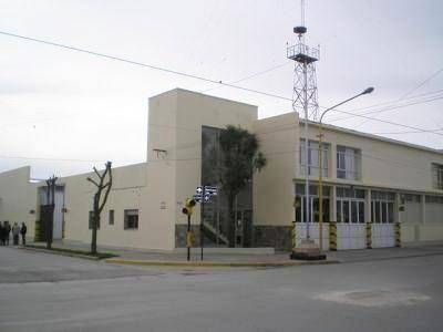 AMBROSIUS Y SU EQUIPO VISITAN A LOS BOMBEROS    
