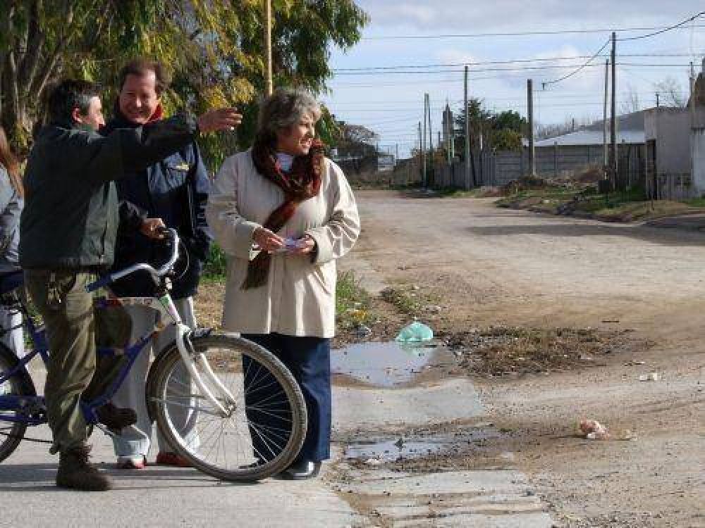 FRENTE AMPLIO PROGRESISTA:Contin�an las caminatas en los barrios de la ciudad