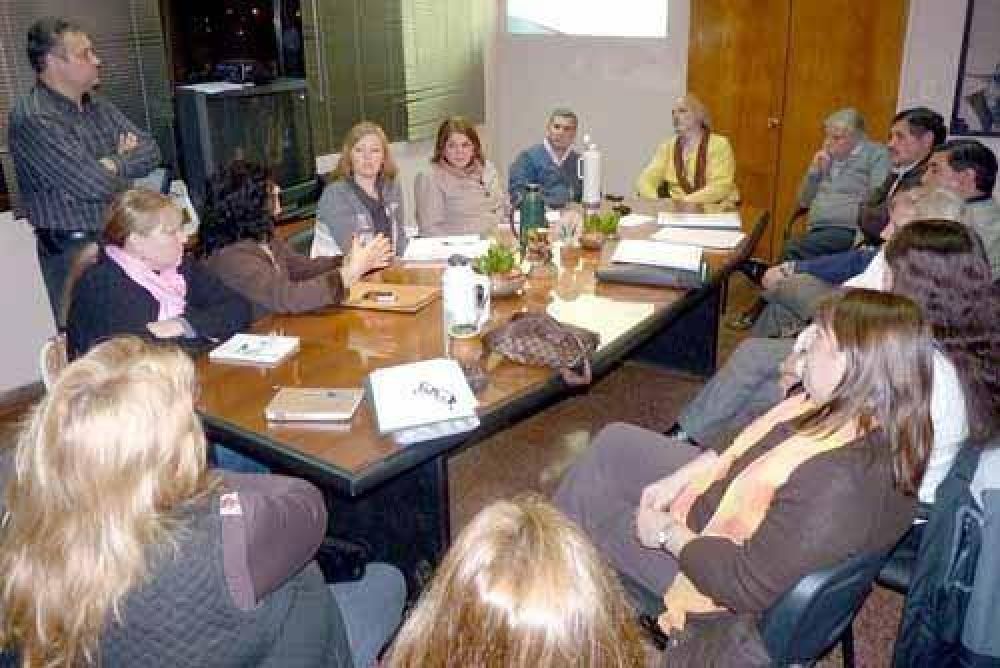 Revisar�n cargos fantasmas y contratos en el Consejo de Educaci�n