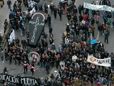 El gobierno de Chile propone 21 medidas para calmar protestas estudiantiles