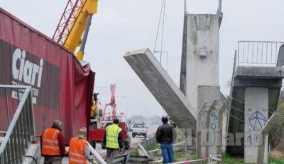 El puente peatonal se colocar�a el mi�rcoles