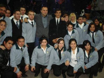 Gustavo Su�rez realiz� su tradicional fiesta con los vecinos de San Mart�n
