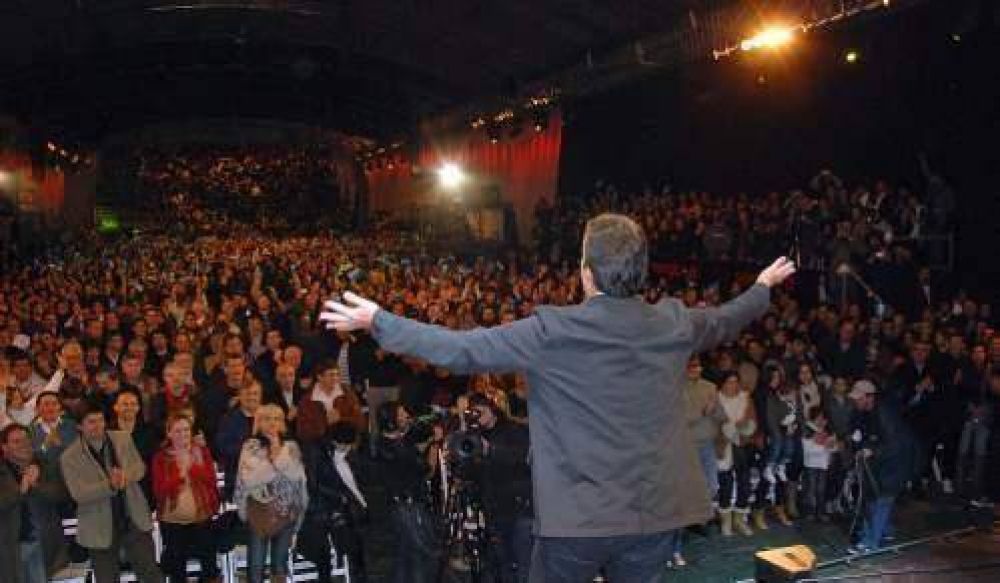 Masivo apoyo al gobierno de Sergio Massa en Tigre