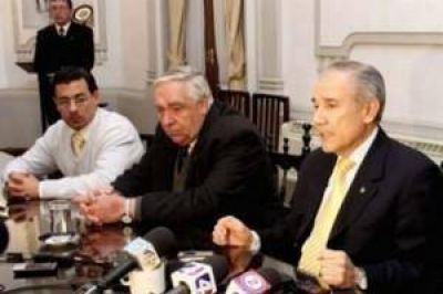 El gobernador pidi� a la gente que no se deje enga�ar para ocupar un terreno