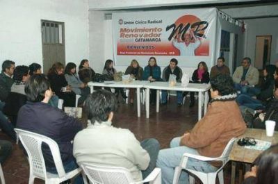 Los renovadores respaldan a Gigantino y los celestes a Jalile
