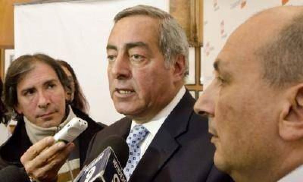 "El Arzobispado tiene la propuesta pol�tica m�s seria", afirm� Fayad