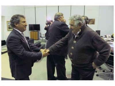 El gobernador Sergio Urribarri compartir� un encuentro con Cristina y Mujica