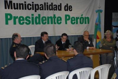 PTE. PER�N - Capacitaci�n a personal policial