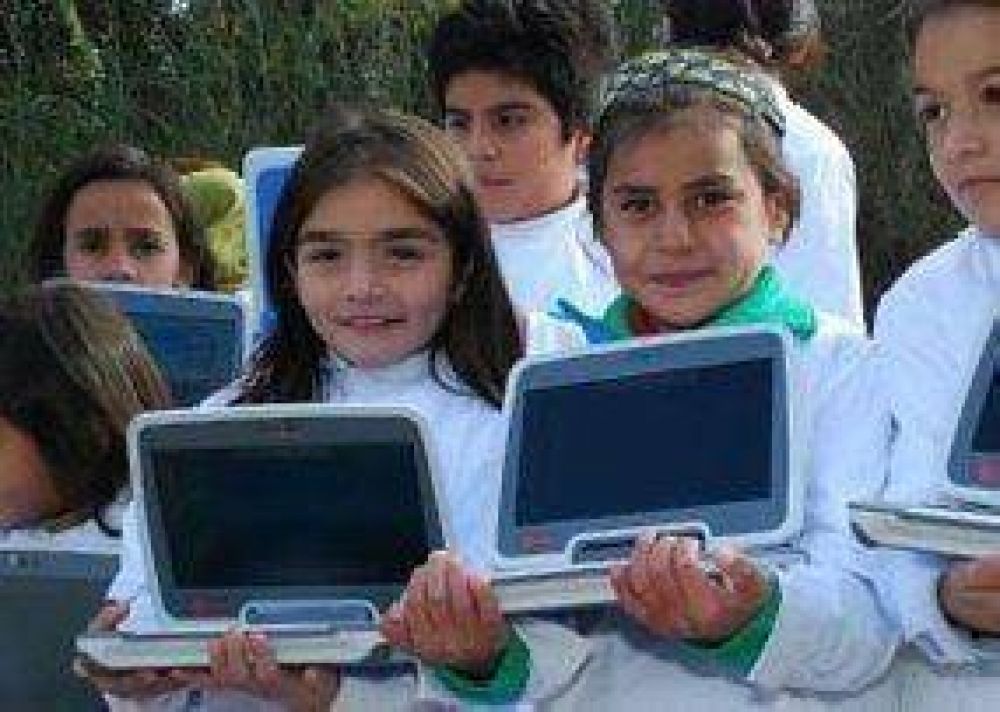 El jueves reciben sus netbooks m�s de 700 alumnos de Santa Rosa
