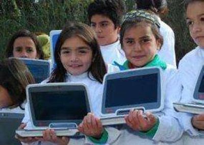 El jueves reciben sus netbooks m�s de 700 alumnos de Santa Rosa