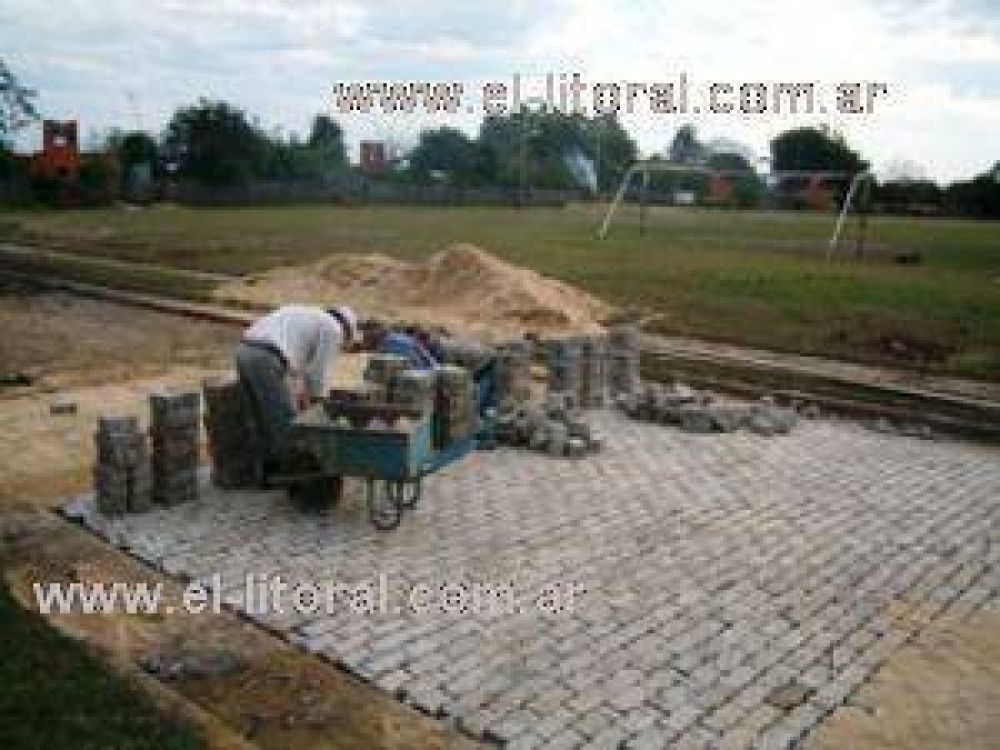 Pavimento articulado en un barrio ituzaing�e�o