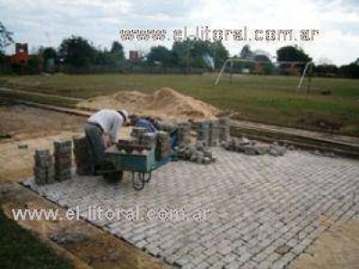 Pavimento articulado en un barrio ituzaing�e�o