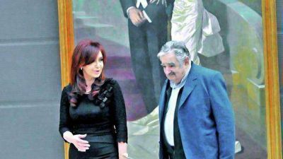 Cristina y Mujica hablaron de un Mundial y de un tren binacional