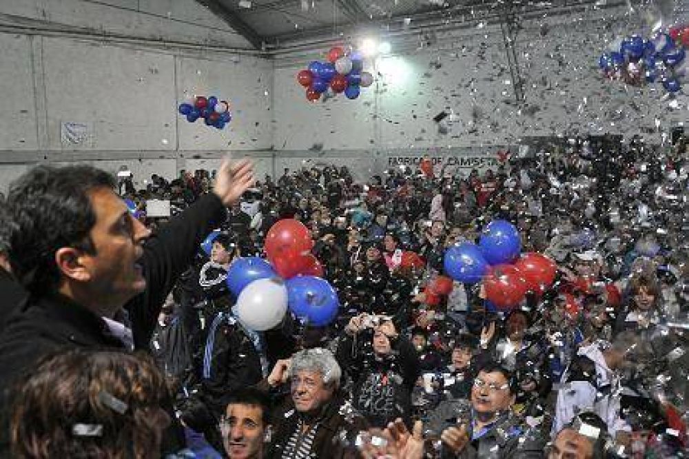 Masivo apoyo de organizaciones sociales y cooperativas a Massa