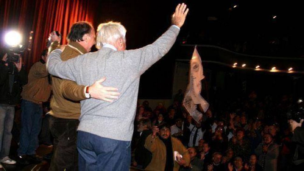 De la Sota se vio obligado a aclarar que a�n no decidi� su voto a Cristina