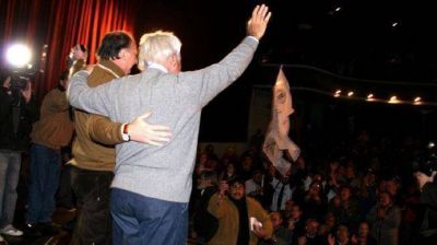 De la Sota se vio obligado a aclarar que a�n no decidi� su voto a Cristina