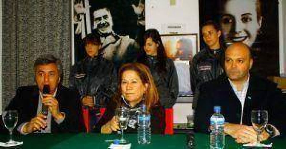 Graciela Cama�o visit� nuestra ciudad