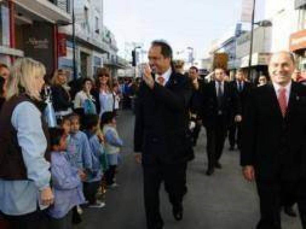 Elecciones 2011: Scioli y Mariotto hacen campa�a en Ensenada