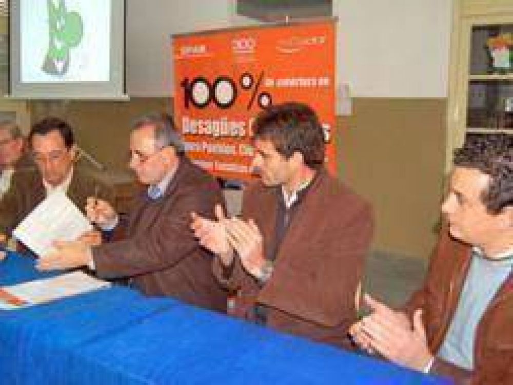 Pergamino: Intendente Cachi Guti�rrez anunci� obras de cloacas y agua potable
