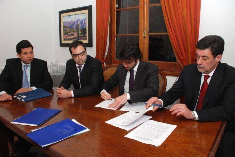 La provincia firm� el convenio de adhesi�n al Registro Nacional de Sociedad