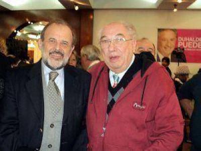 Socolovsky y sus candiatos en la reuni�n de la 1� y 3� secci�n electoral