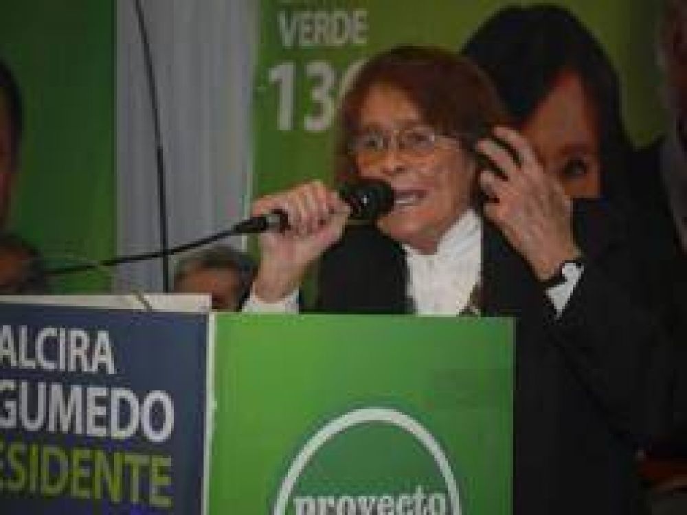 Elecciones 2011: Argumedo viaja en el tren Sarmiento hasta Moreno para la campa�a