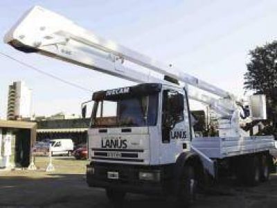 Lan�s: Intendente D�az P�rez incorpor� nuevos veh�culos municipales