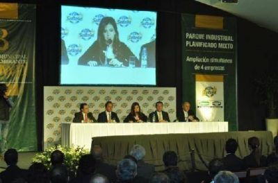 La presidenta inaugur� la planta de La Salte�a en el Parque Industrial de Almirante Brown
