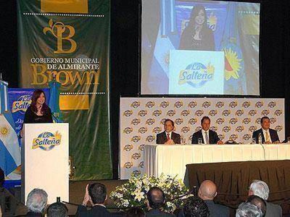 Cristina inaugur� en Burzaco cuatro plantas fabriles