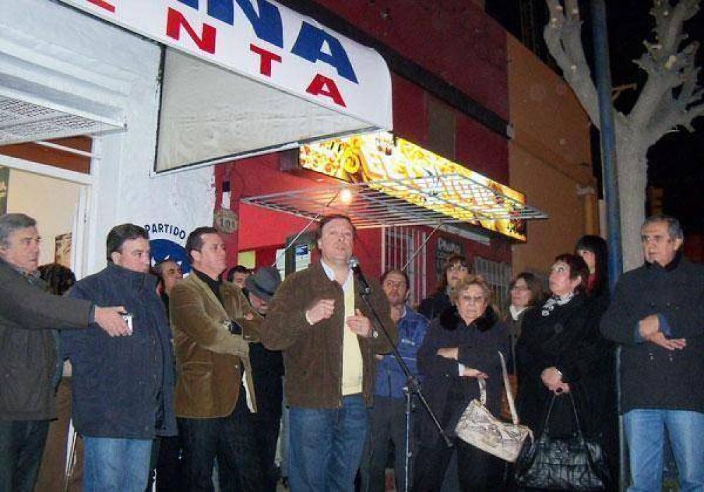Weretilneck repudi� pintadas en un local del Frente Grande en Viedma