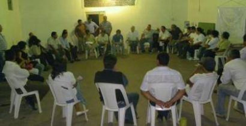 RADICALES APOYAN A NAZAR Y A ALFONSIN