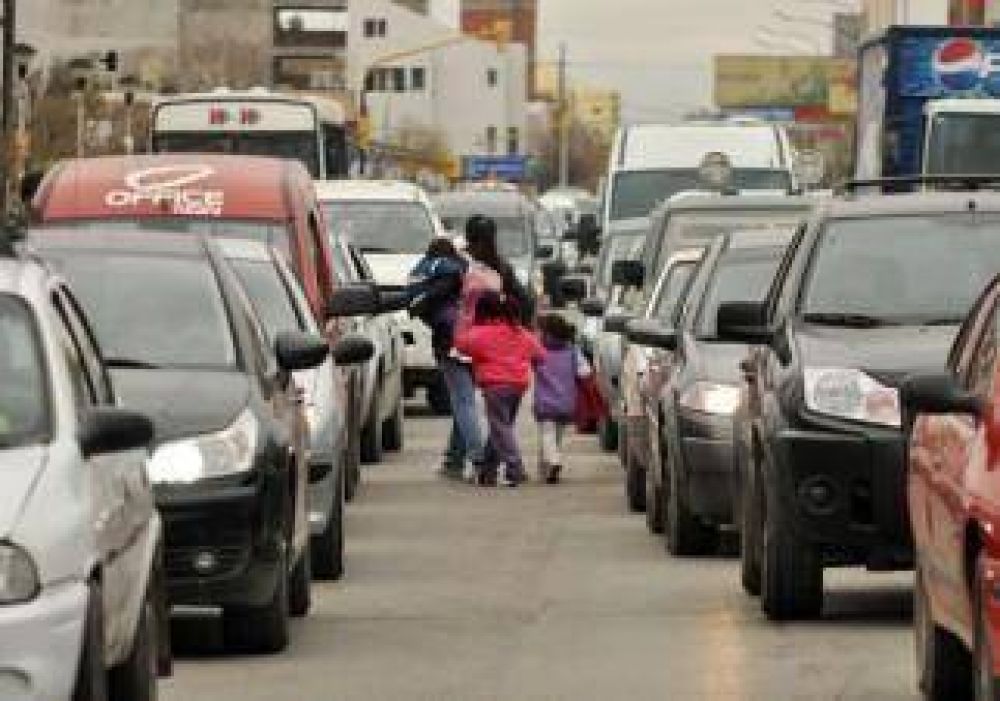 Muchos autos, poco combustible 