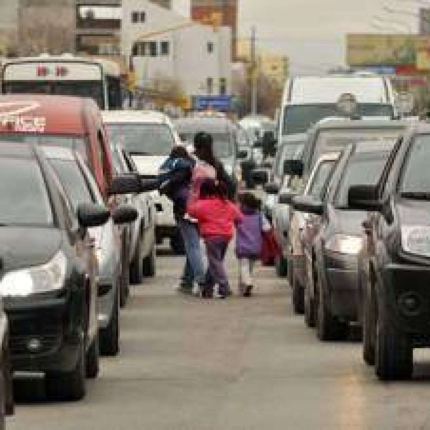 Muchos autos, poco combustible