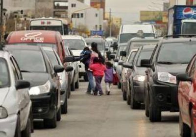 Muchos autos, poco combustible 