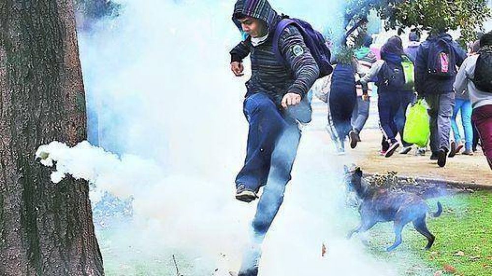 Fuertes choques en Chile entre estudiantes y la polic�a