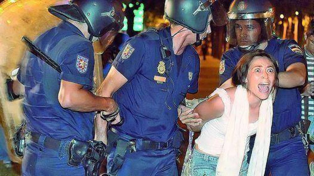  La polic�a espa�ola carg� contra los �indignados�